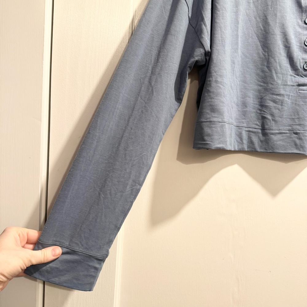 Vuori Blue Avalon Cropped Henley Top XL Activewear Athleisure Spring Gym Workout - Picture 8 of 11